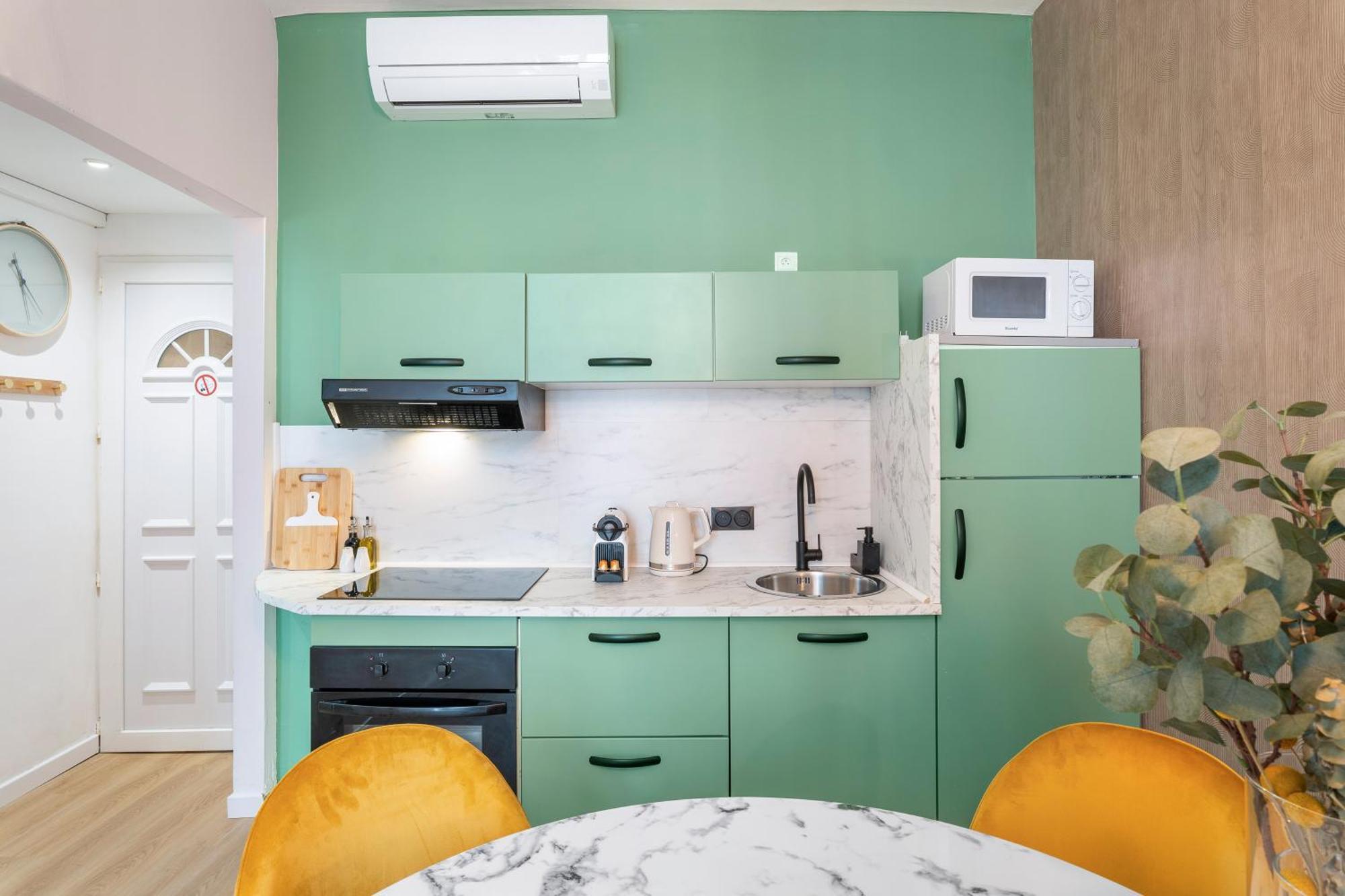 Renting - 72 France - Negresco Coastal Getaway - Comfort & Style Nice