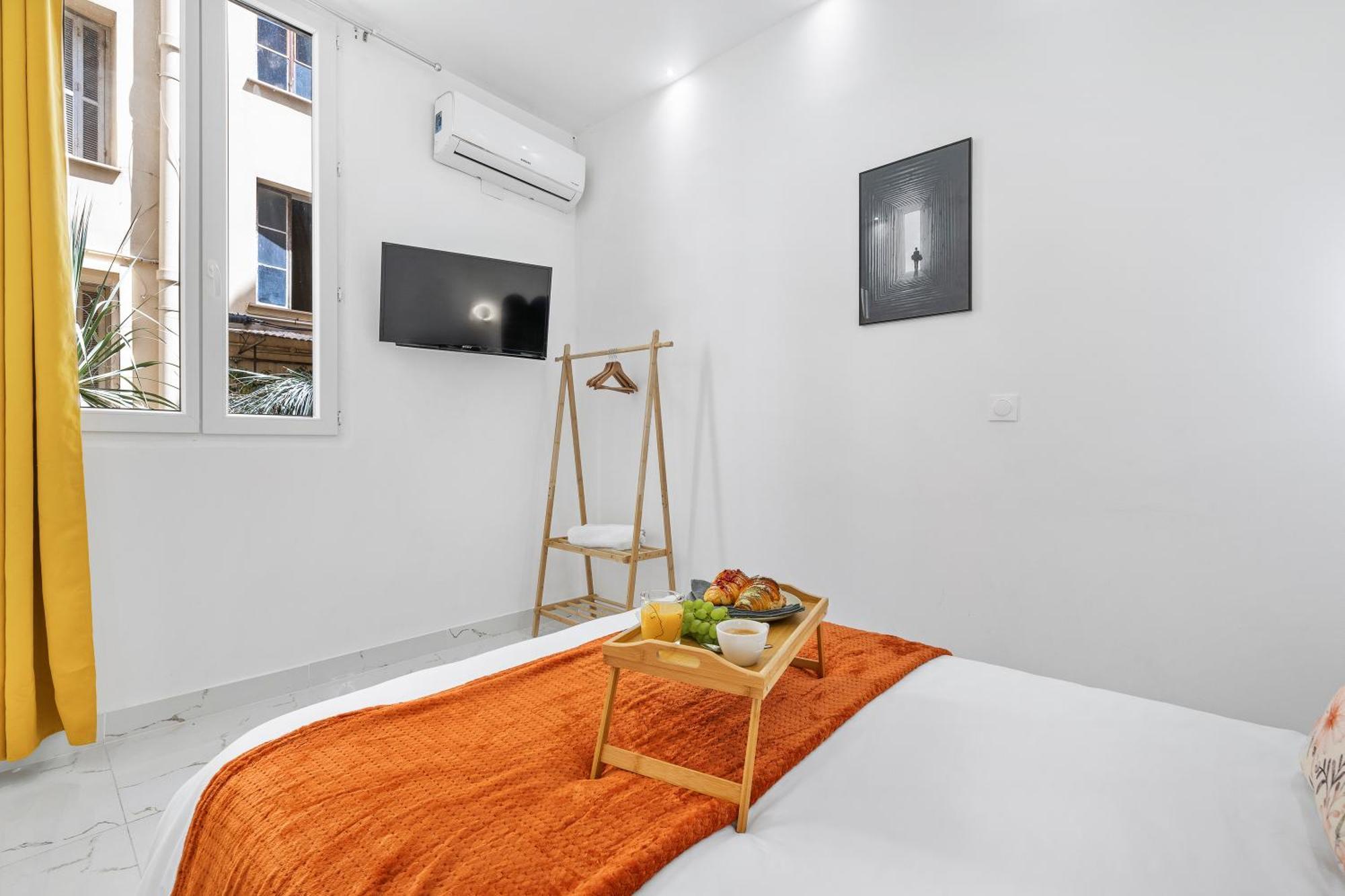 Appartement 2 - Hyper Centre - Air-conditioned - Terrace - Quiet - Tramway - Equipped Kitchen - Wifi Nice