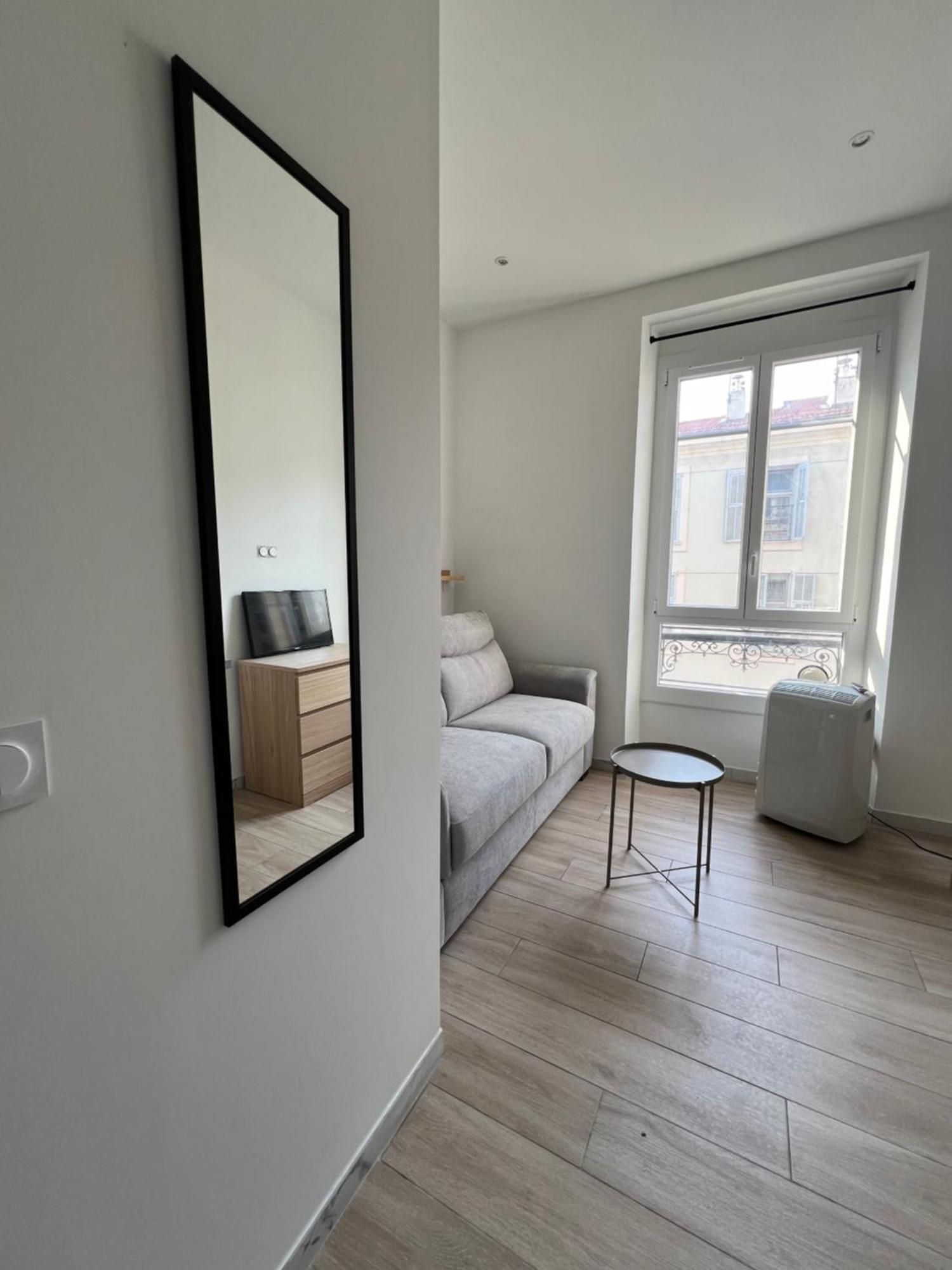 Sydney - Jean Medecin - La Riviera Lcd * Nice