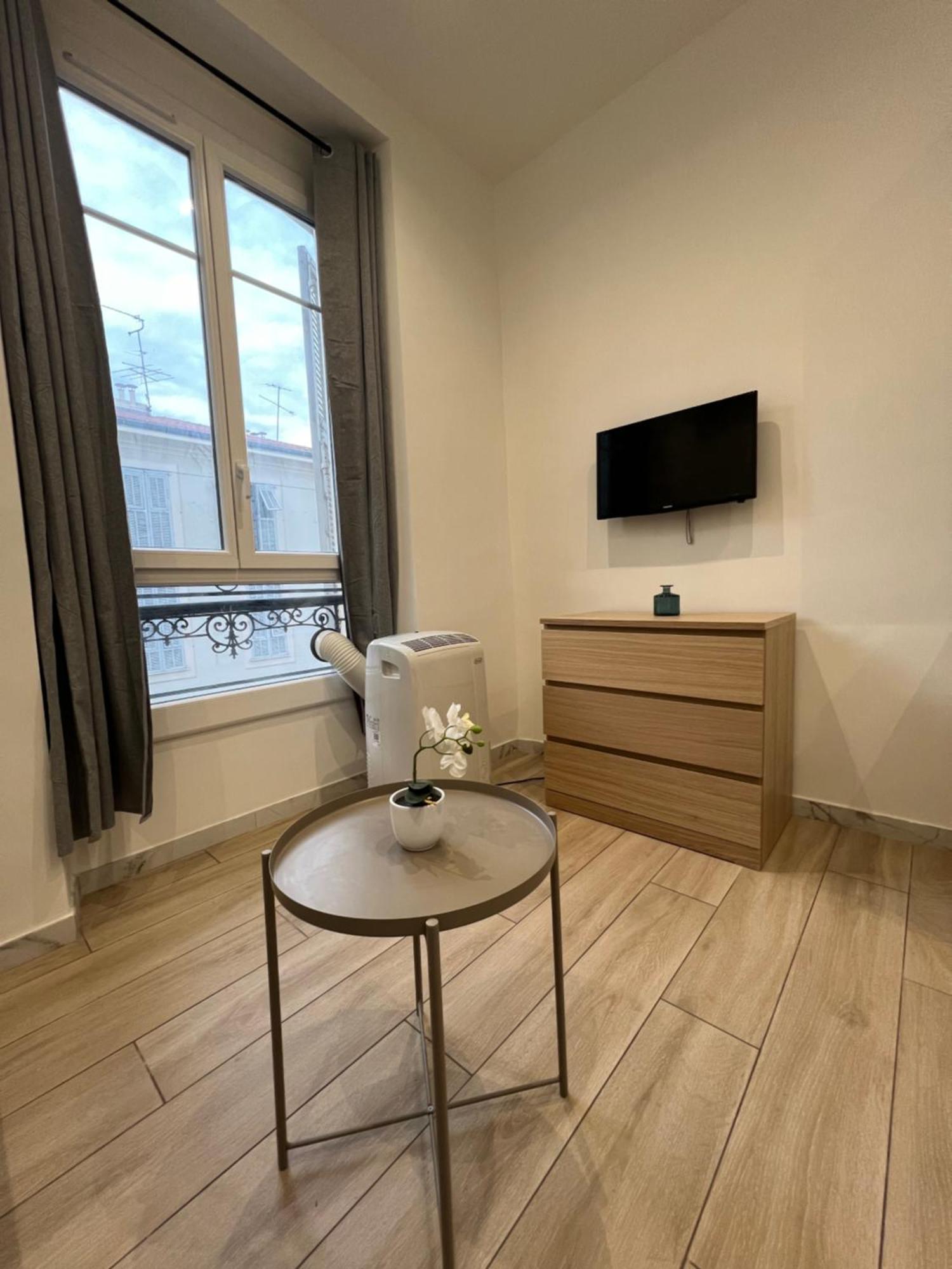 Sydney - Jean Medecin - La Riviera Lcd *