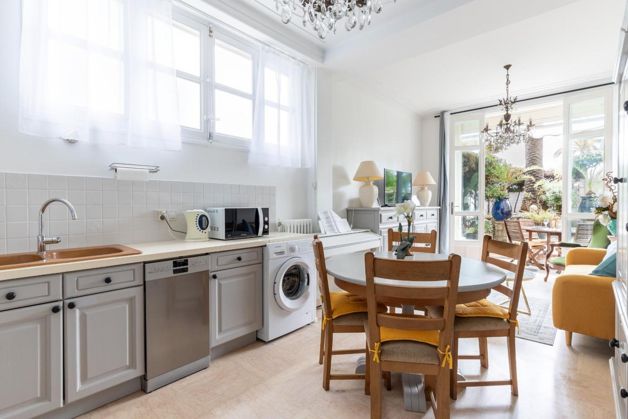 Happyfew La Promenade 53 Apartment