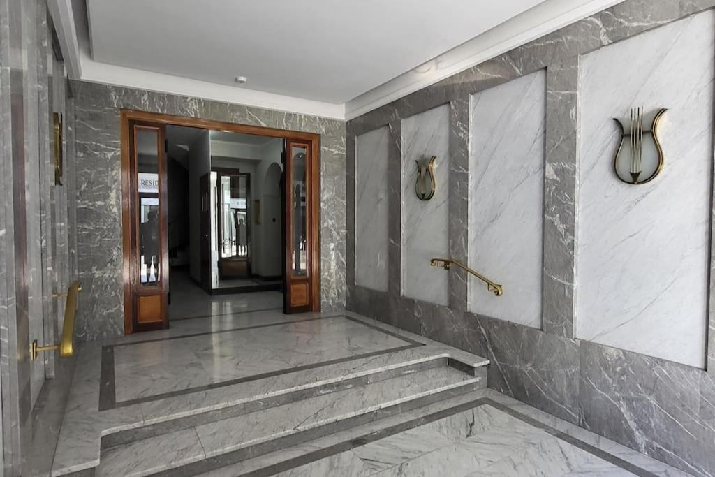 Luxueux Appartement, Carre D'or, Square Mozart Apartamento