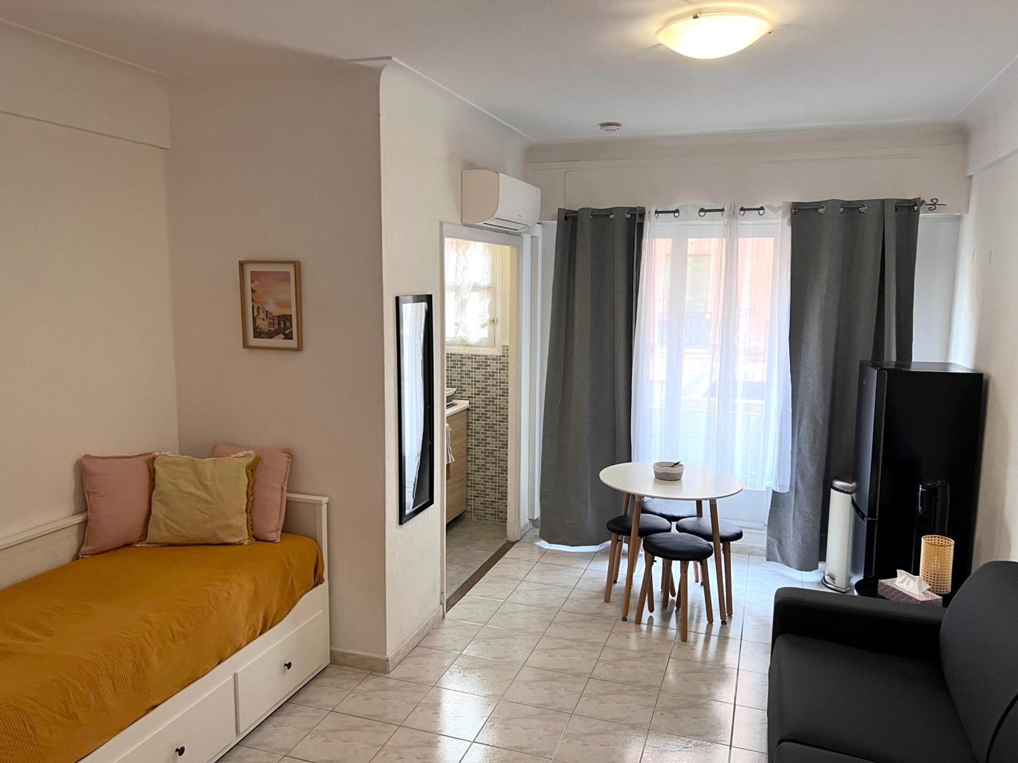 Apartamento Fully Equipped For 3, Near Negresco