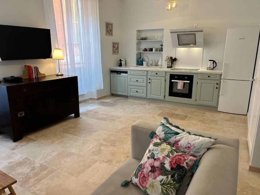 Rossetti Rosa Vieux 2 Bed Nice