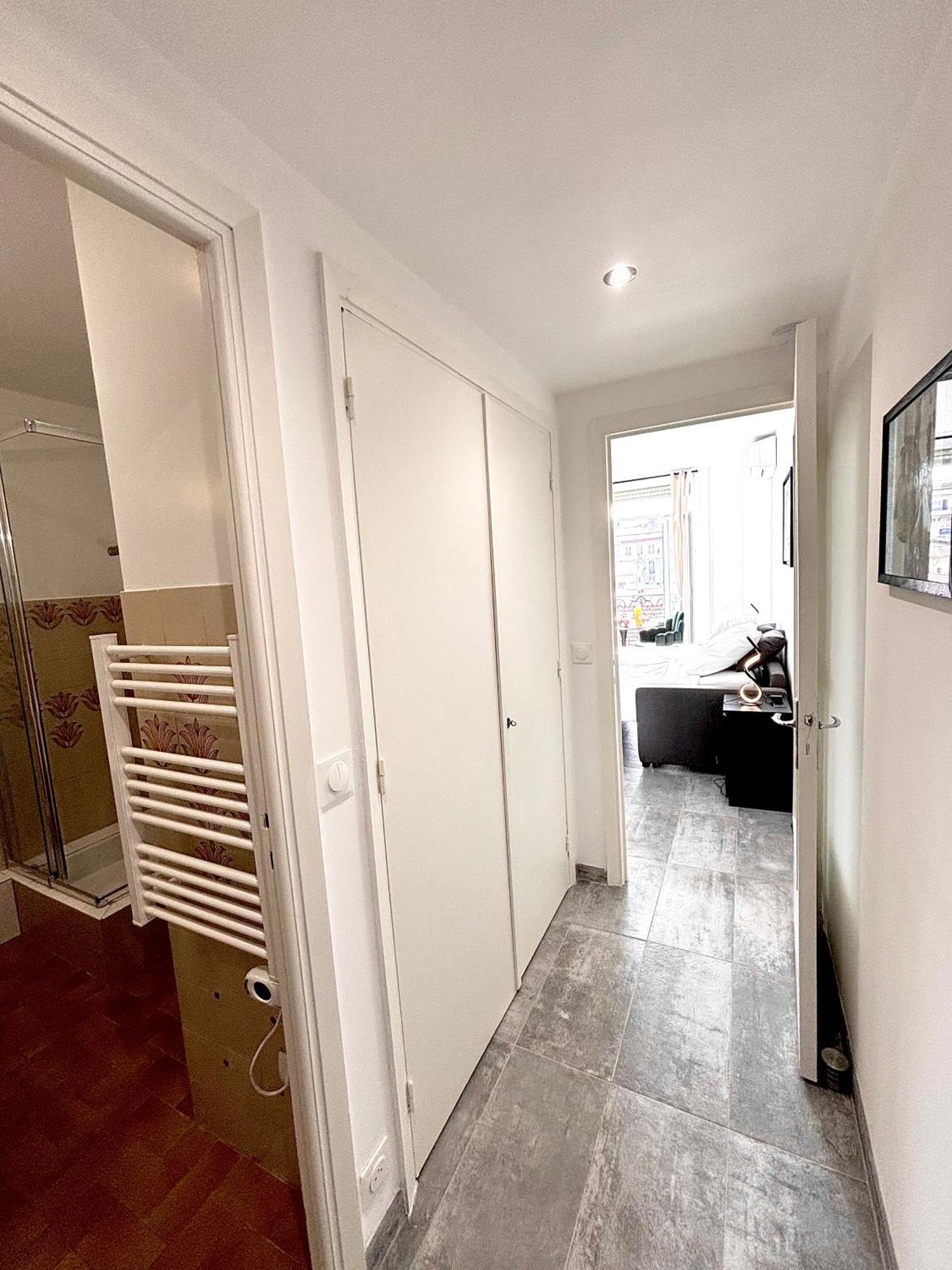 Ze Perfect Place - Centre-ville - Massena Apartment *