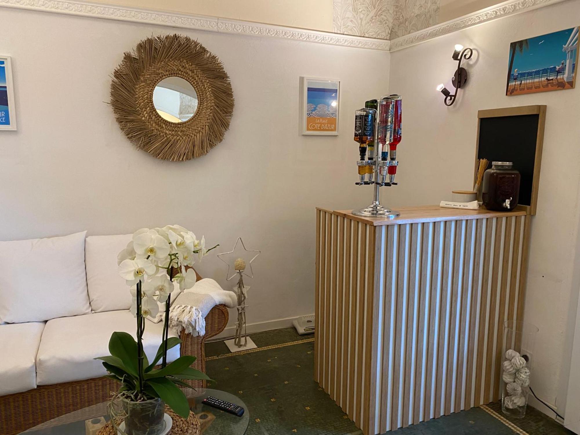Hotel Logis Victorine 2*