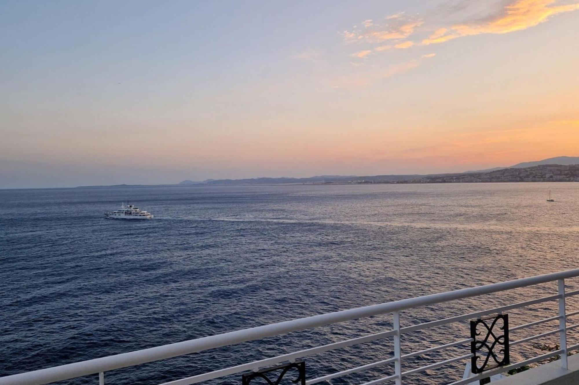 06a1 - Just Like On A Boat Sailing On The Sea Apartamento Nice