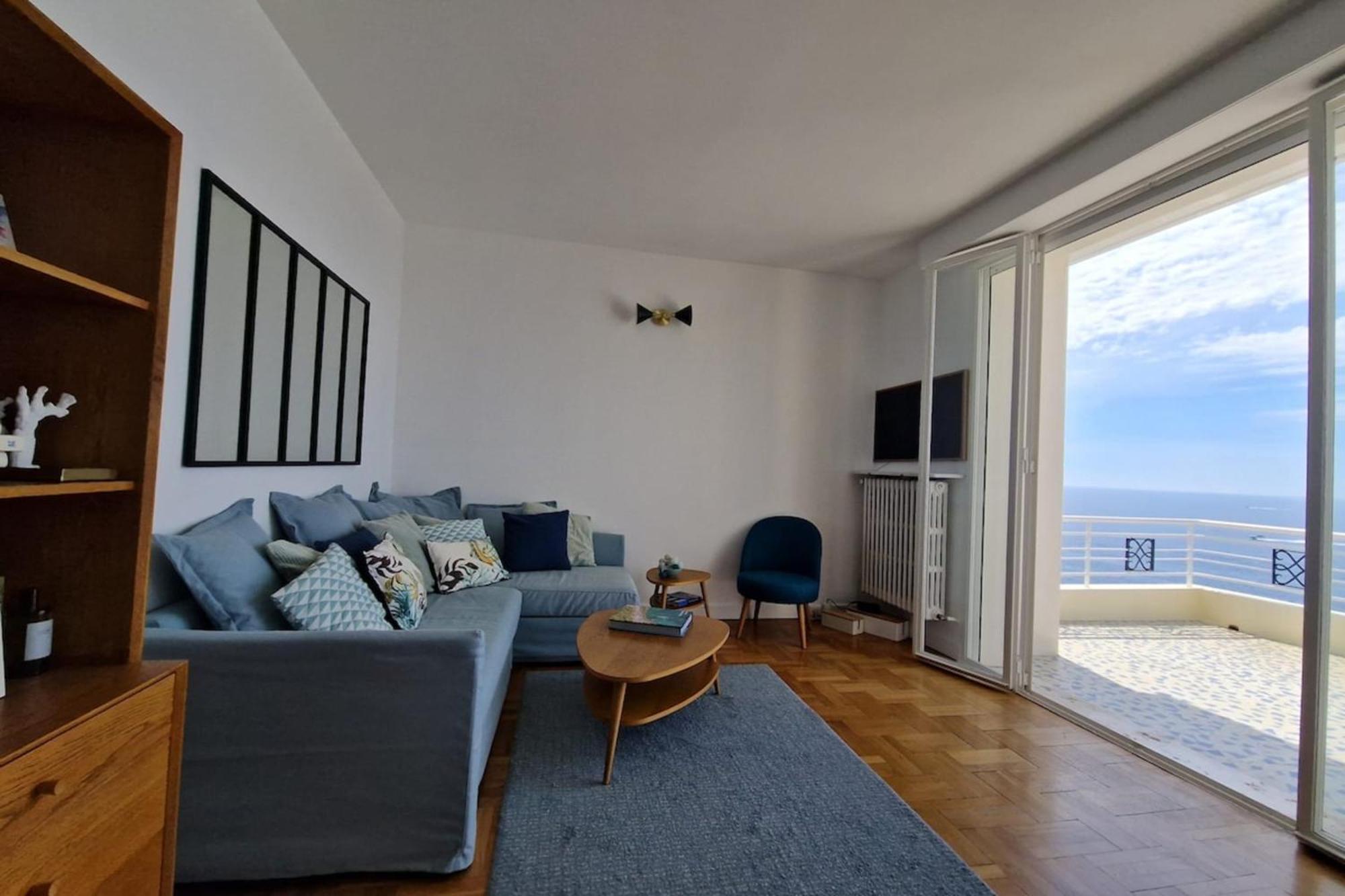 06a1 - Just Like On A Boat Sailing On The Sea Apartment