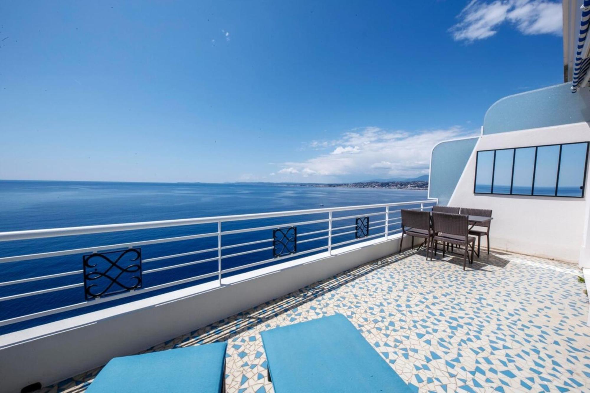 06a1 - Just Like On A Boat Sailing On The Sea Apartment Nice