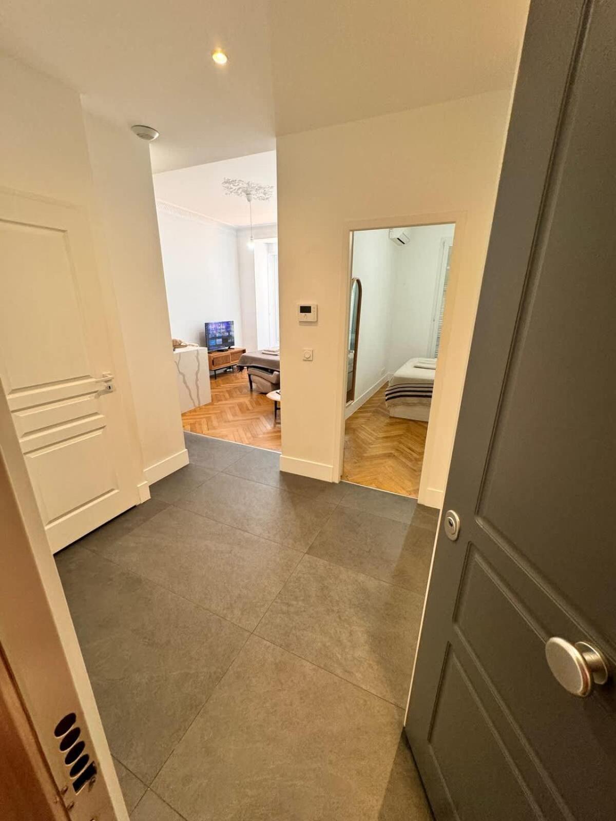 Luxury With Private Terrace In Nice