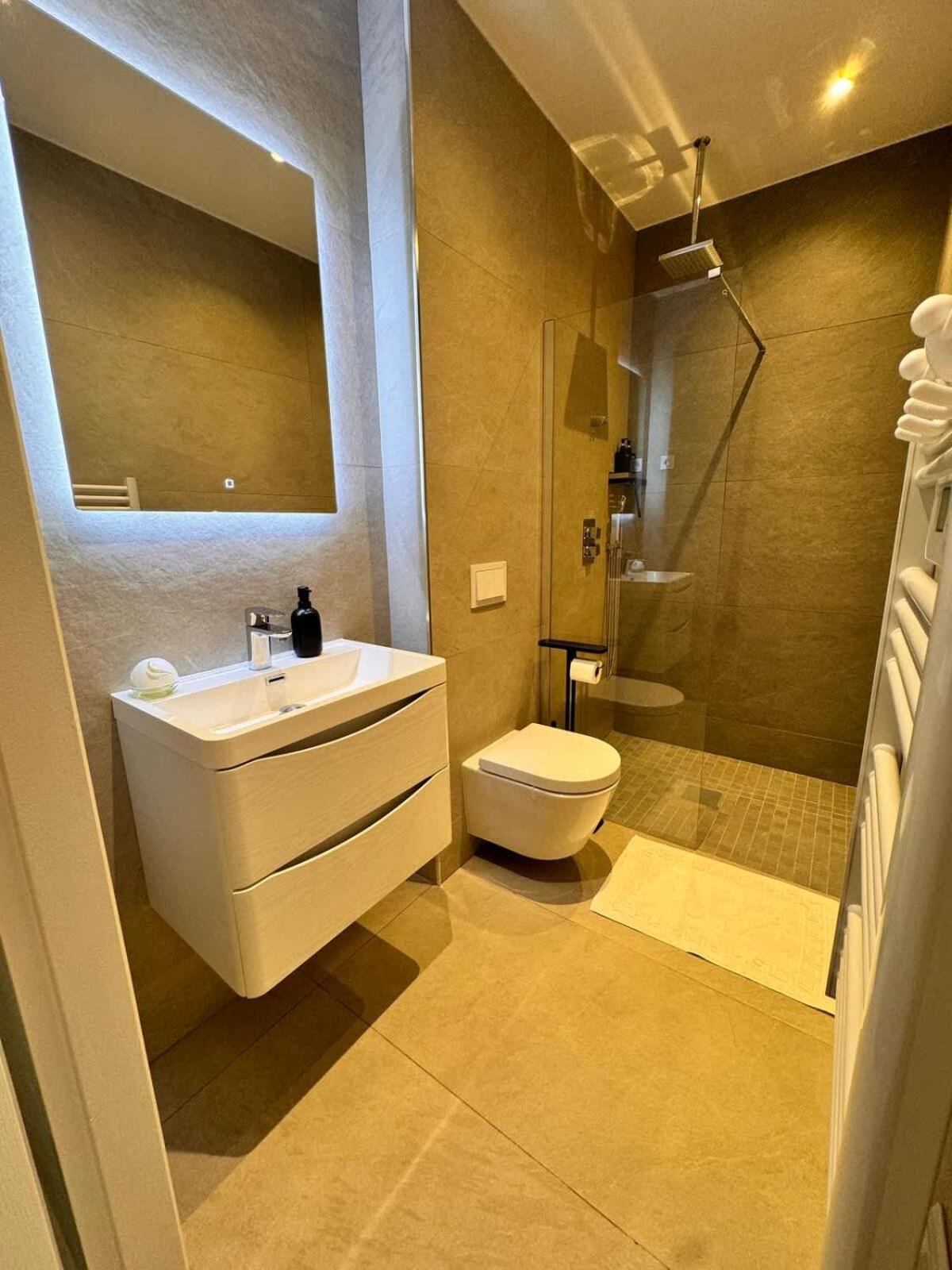 Luxury With Private Terrace In Holiday home *