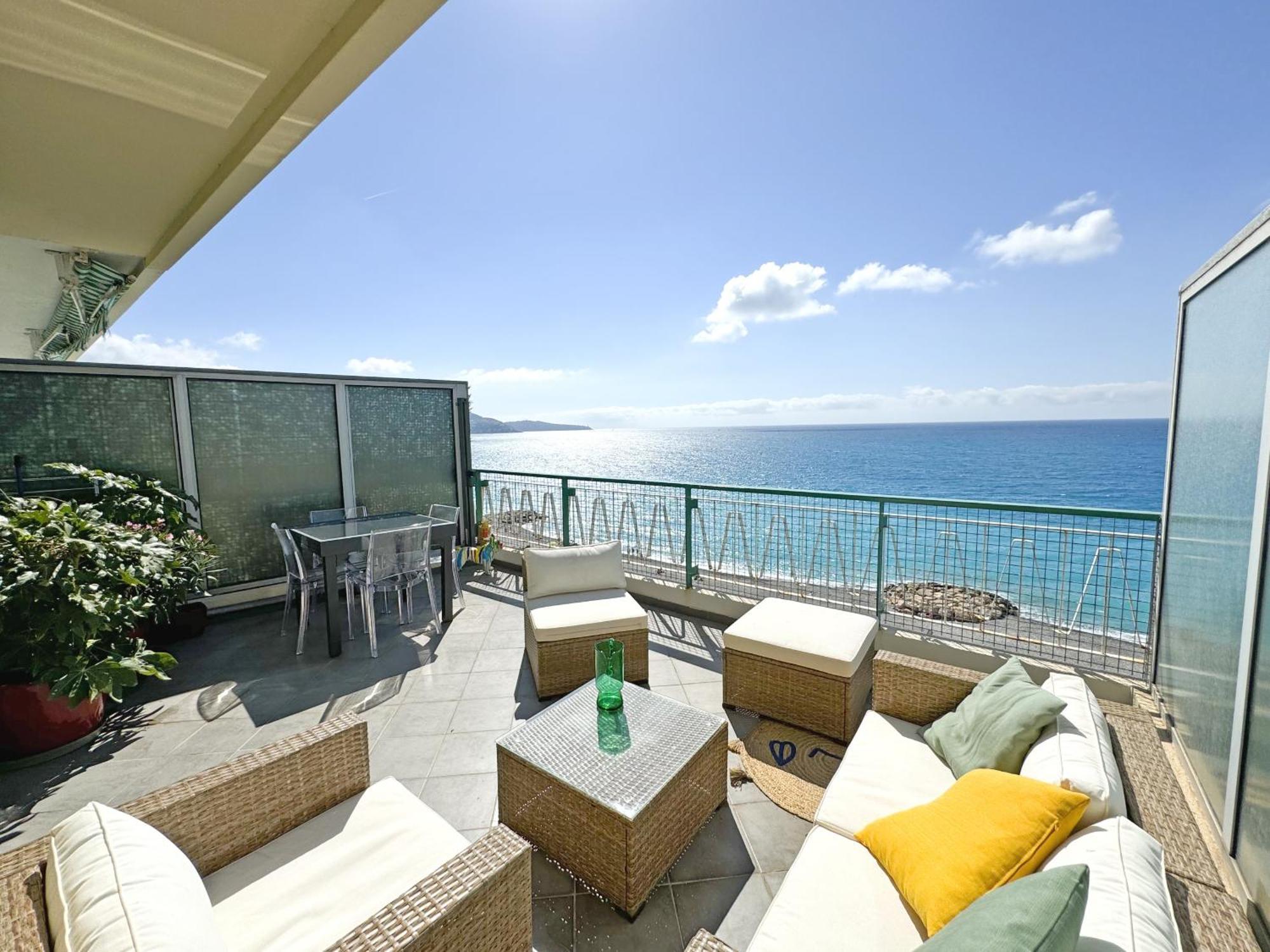 Breathtaking Rooftop Experience On Promenade