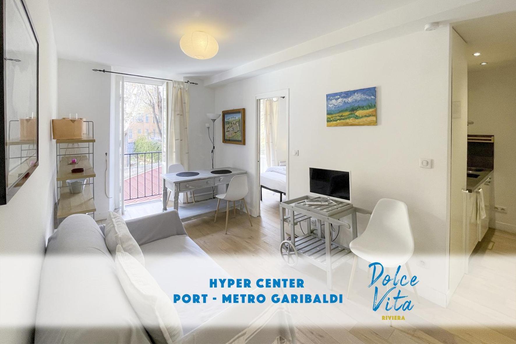 Cassini 2 Pers Hyper Center Wifi Apartment *