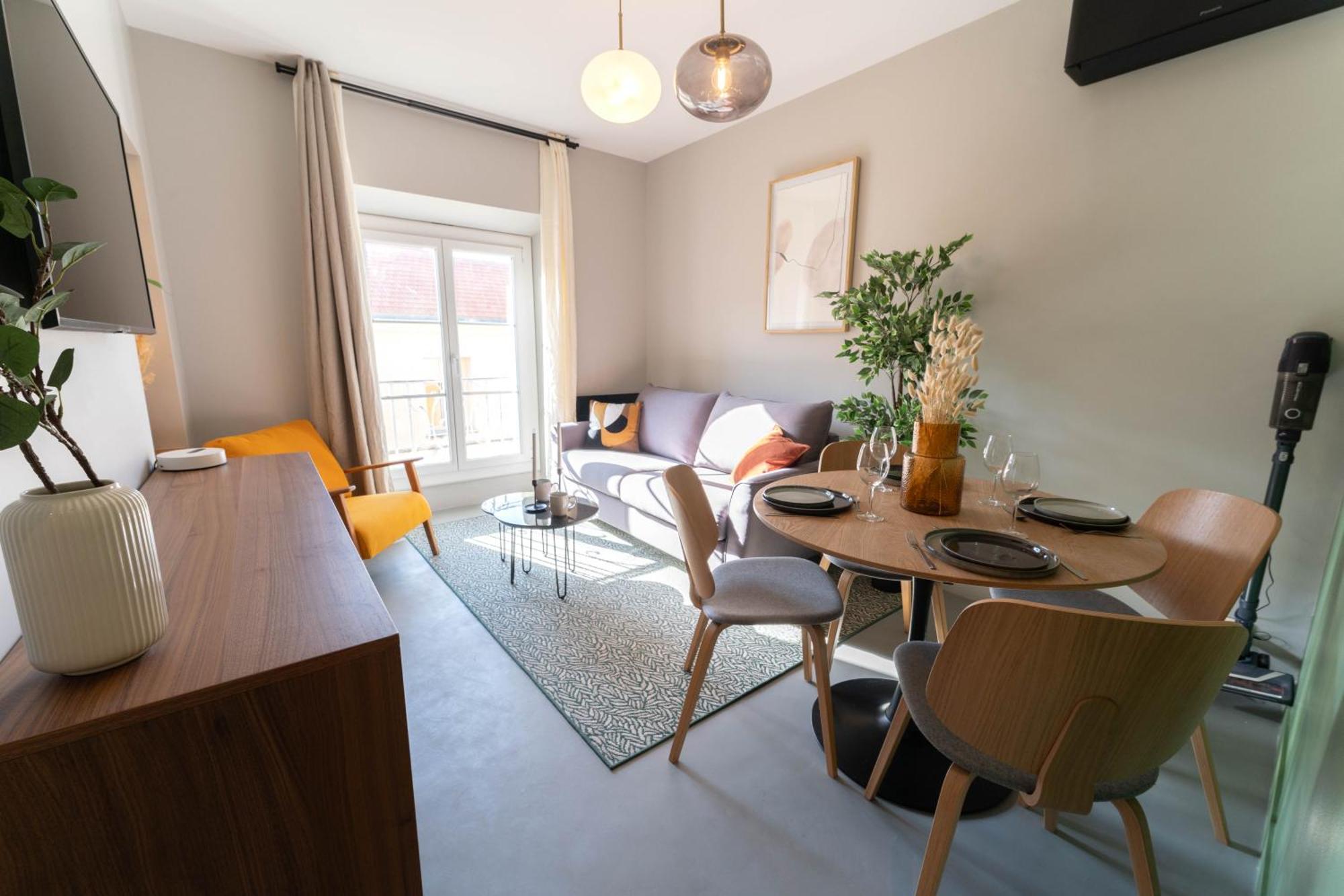 Apartment Old Town Diamond, Adorable Sunny With Ac Nice