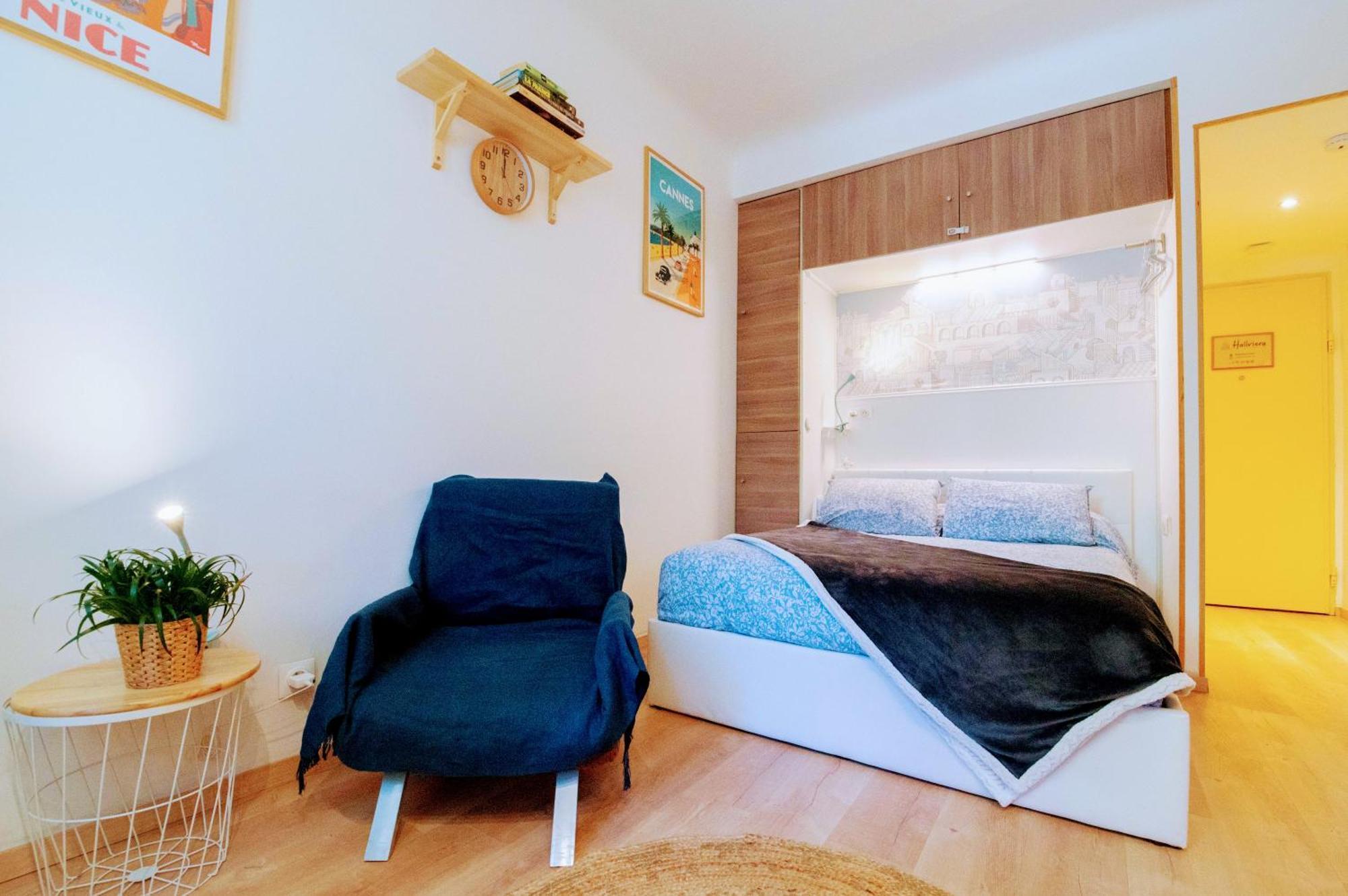 Haliviera - Golden Square, 1min From Beach Apartment