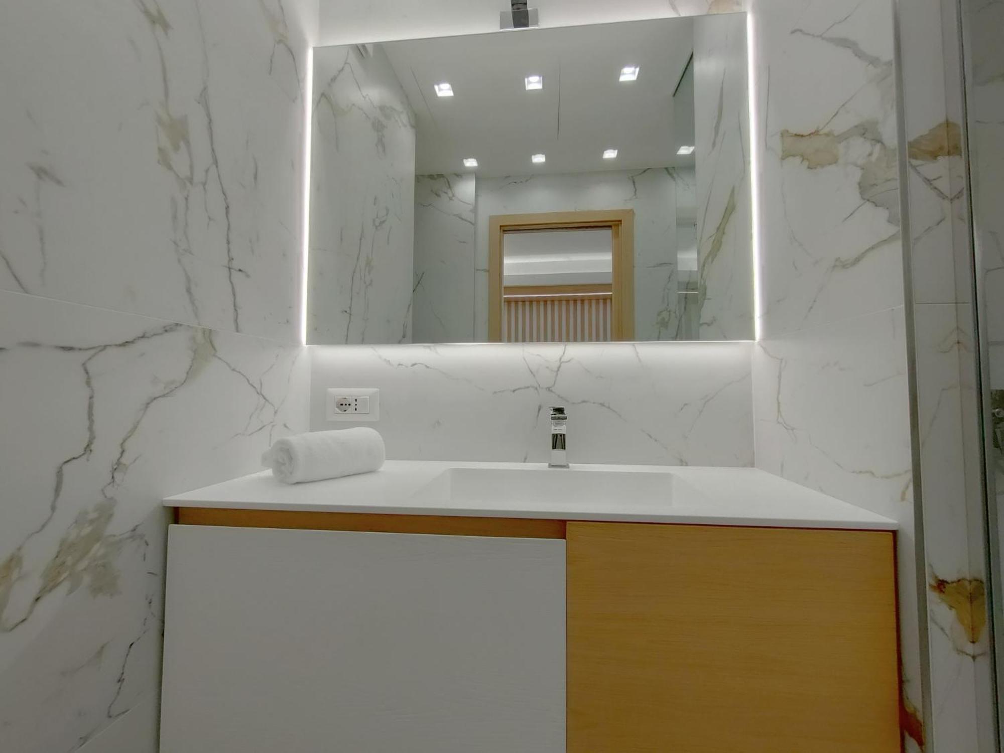 France 105 Super 2 Pers Wifi Ac Nice