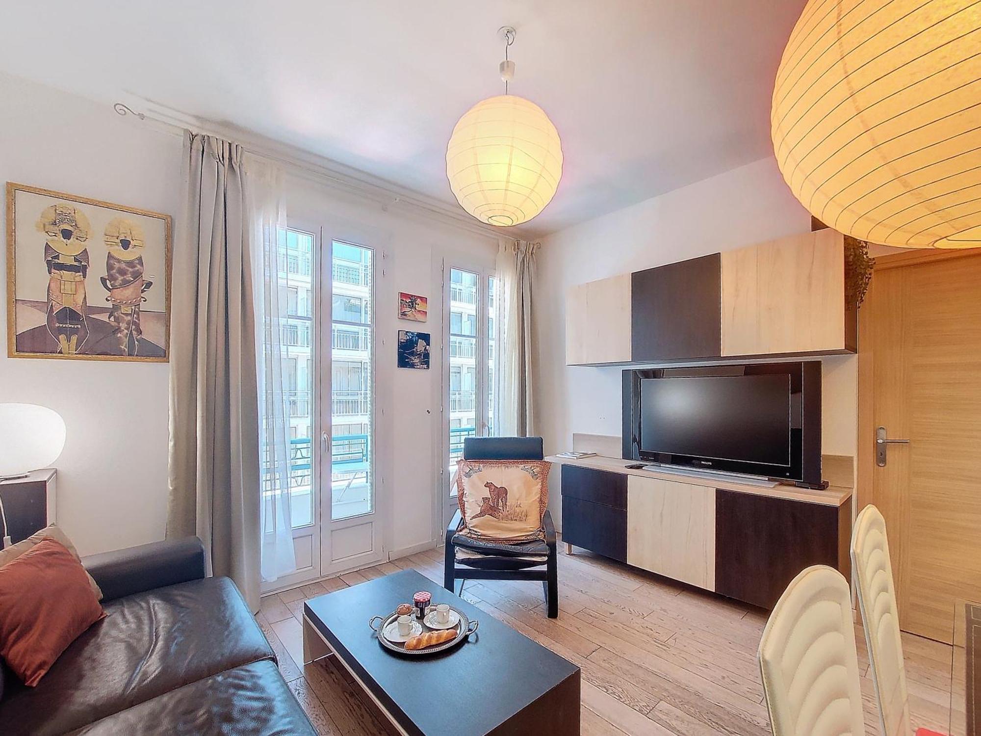 Nestor&jeeves - Trois Promenade - - Very Close Sea