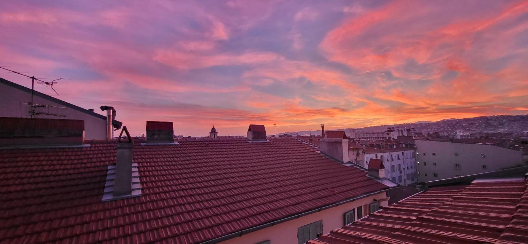 Jolie Privee Centre-ville Hostel