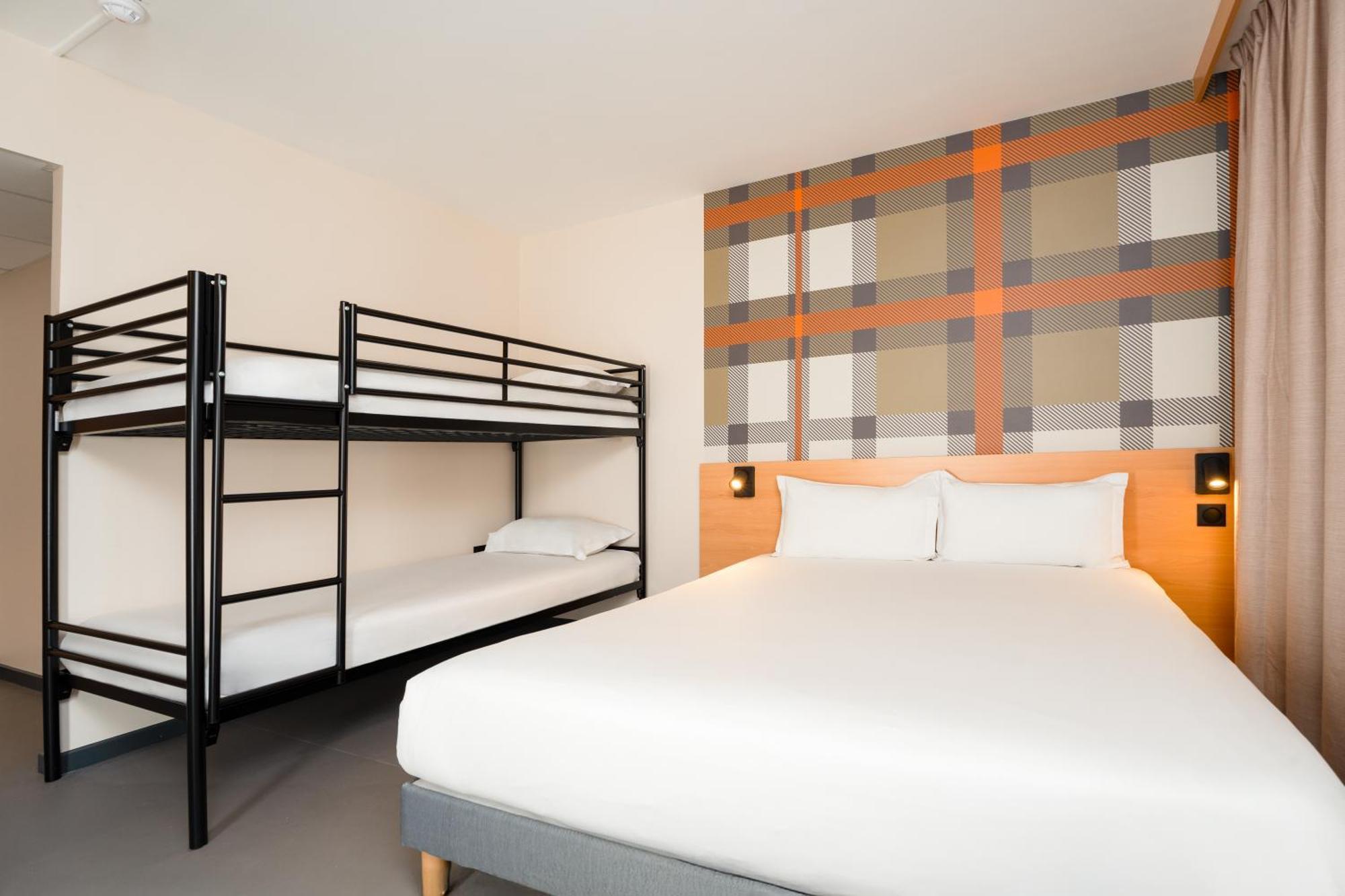 Easyhotel Old Town Hotel