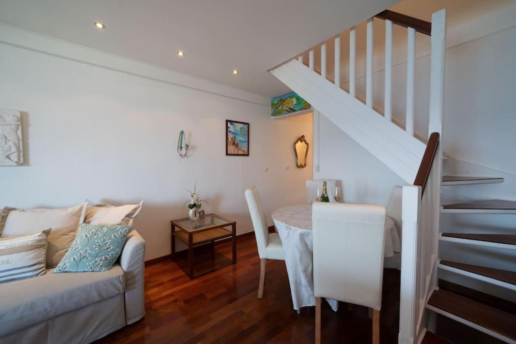 La Prom - A Two Bedroom With A Sea View *