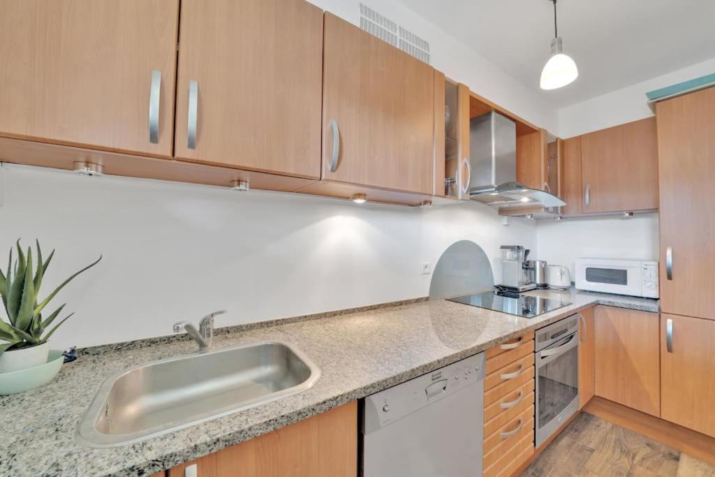 La Prom - A Two Bedroom With A Sea View *