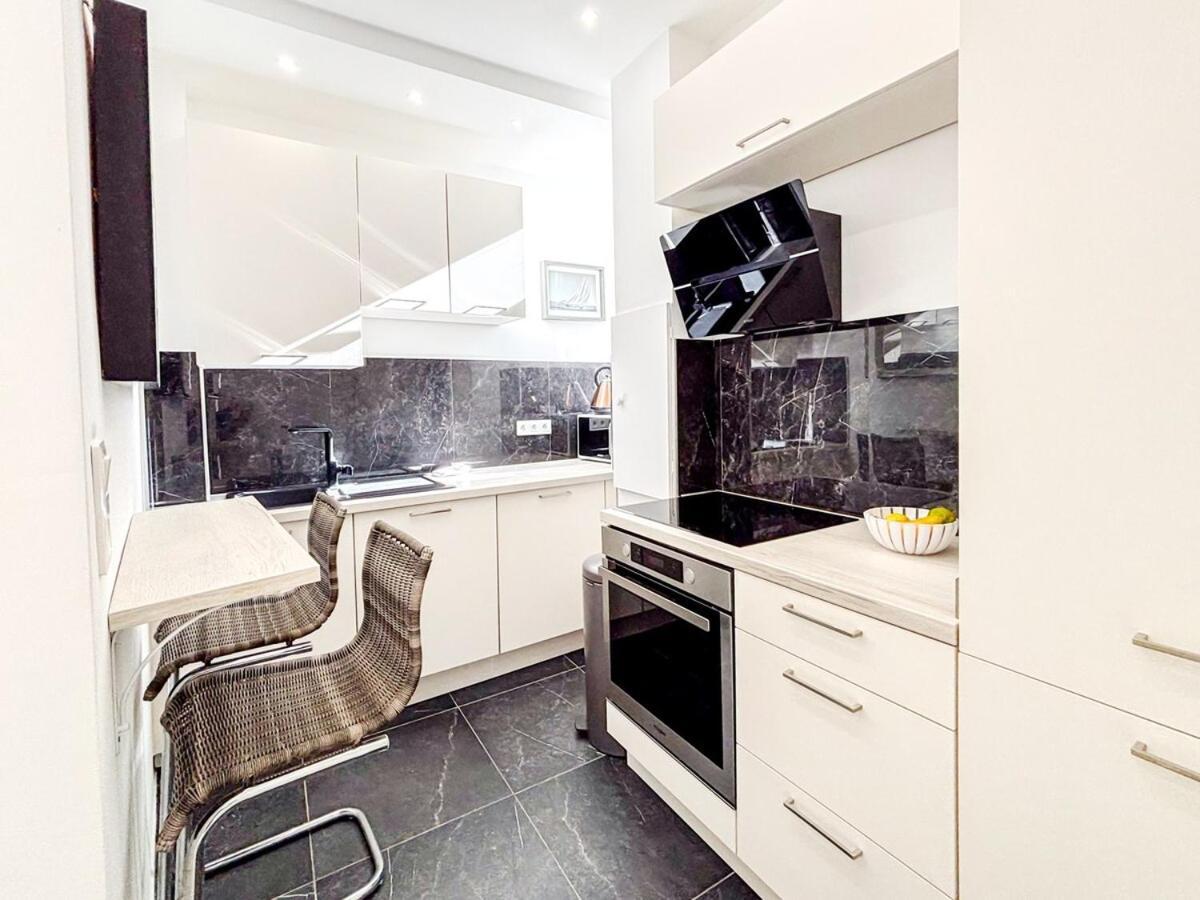 Apartment #12 1bdr Joffre, 5min From Old Town Ac & Wifi *