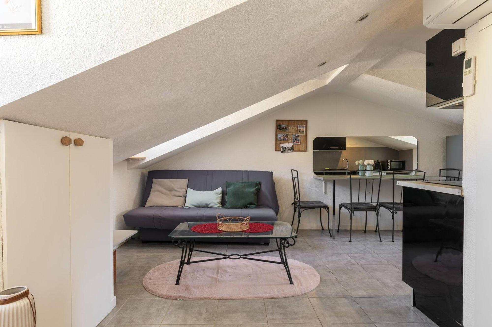 Perchoir Dans La Vieille *