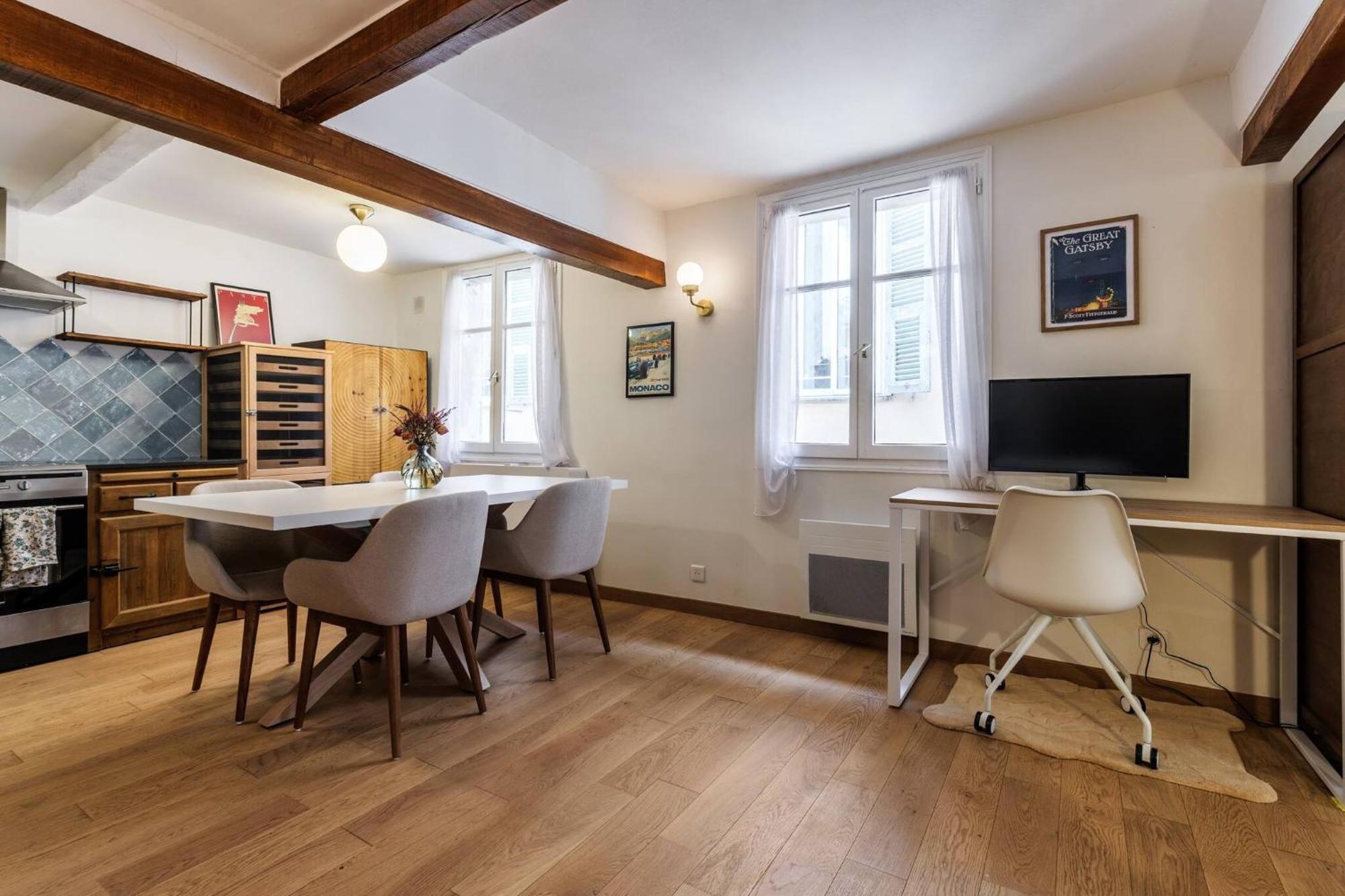 Chic Old Town Apartment Nice