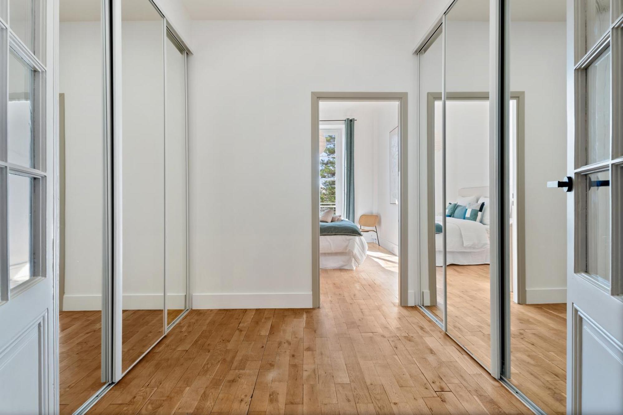 Renting - Victor - Historic Palace Luxury 3 Bedrooms Apartment *