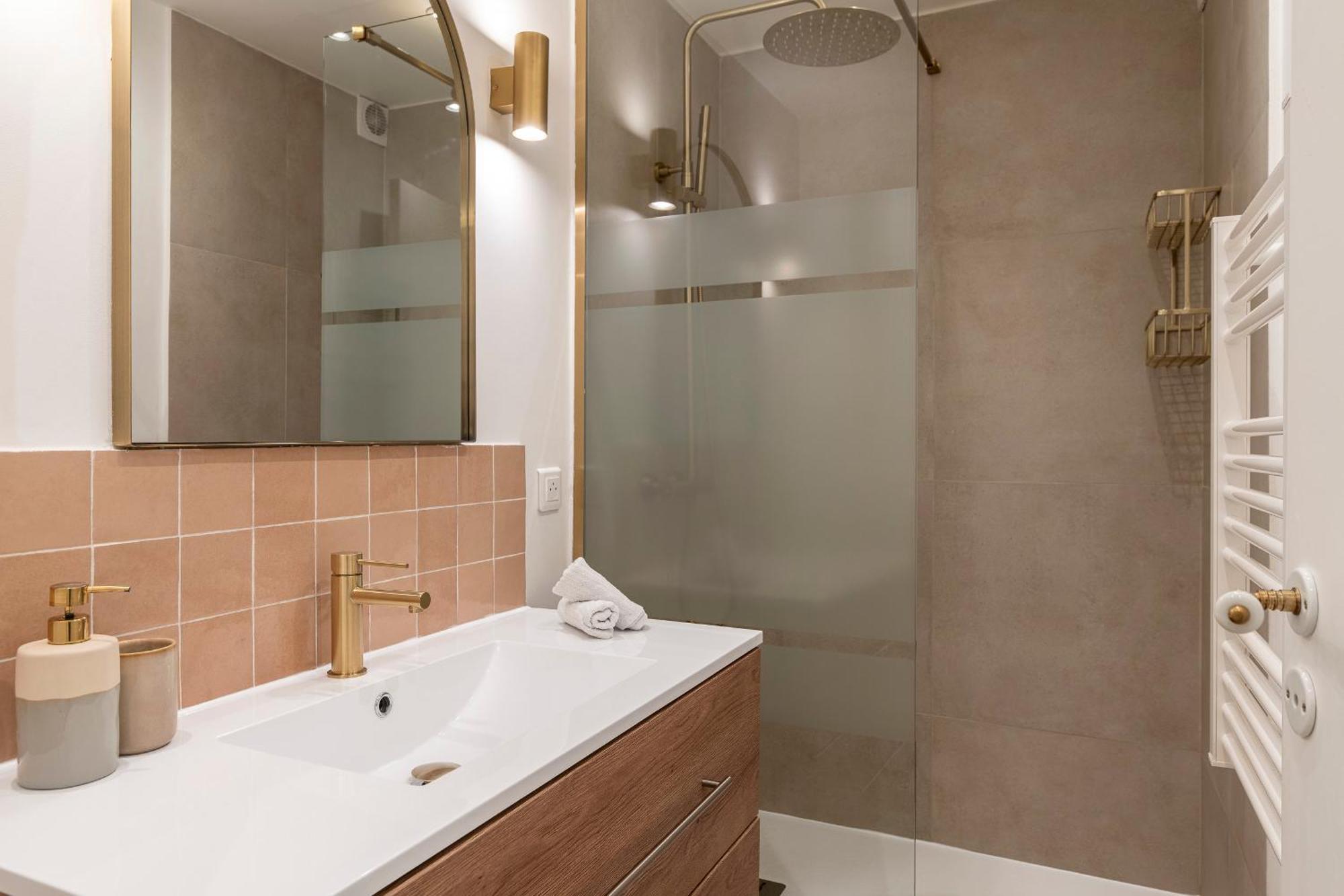 Apartment 2 Pieces Dans Le Vieux - A 3 Min De La Et Du Celebre Cours Saleya Nice