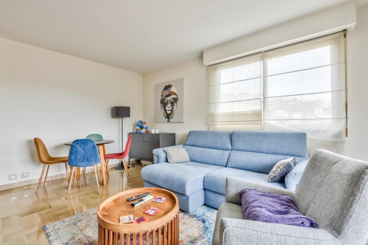 Appartement Amazing 1br Flat With Balcony And View In De *
