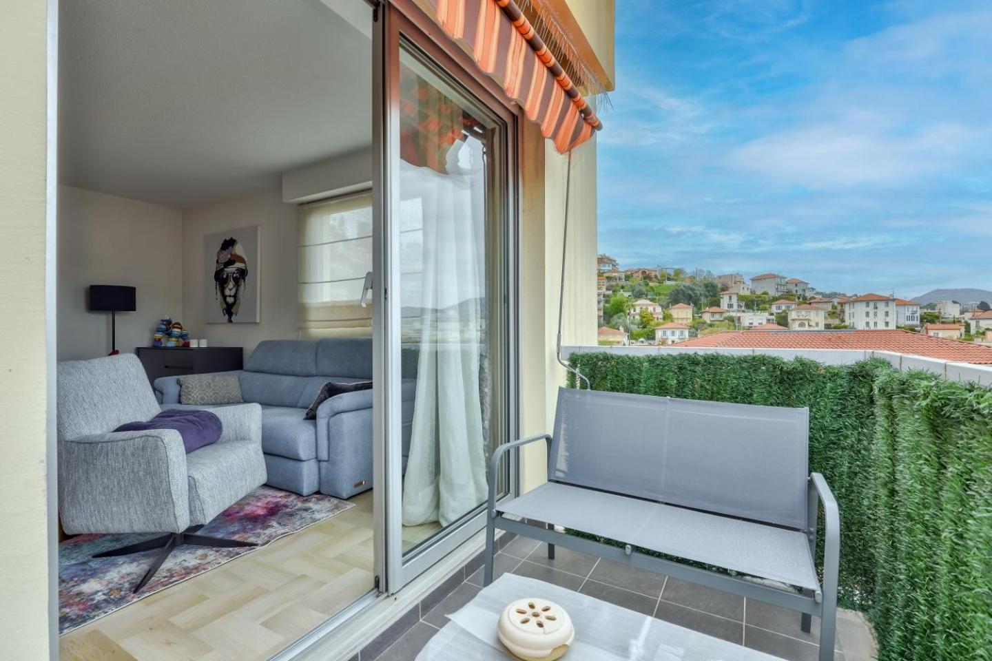 Amazing 1br Flat With Balcony And View In De *
