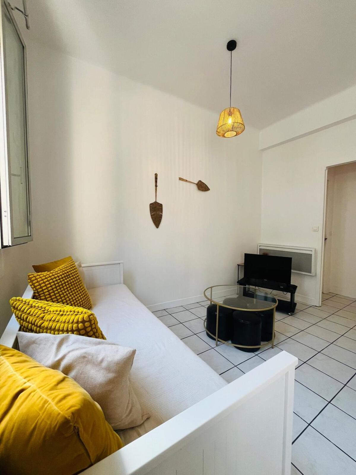 Spacious And Modern Apartment