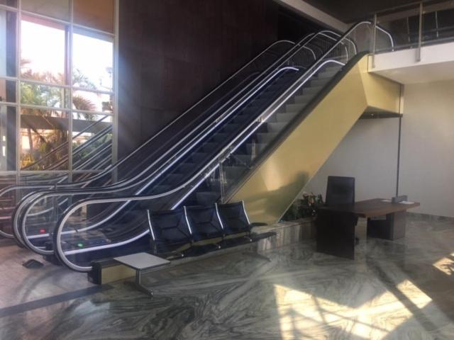 Et Ses Deux Piscines Appartement