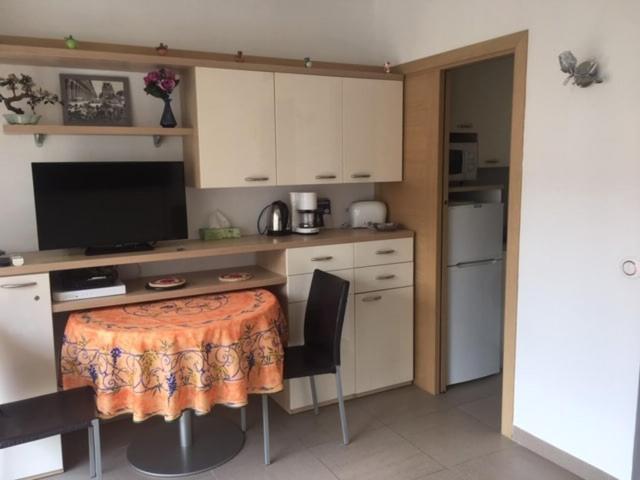 Et Ses Deux Piscines Appartement
