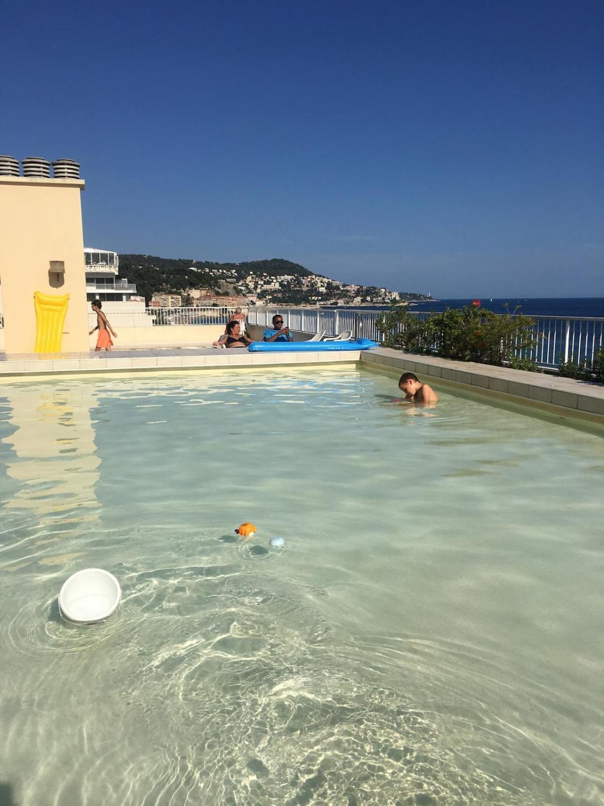 Et Ses Deux Piscines * Nice