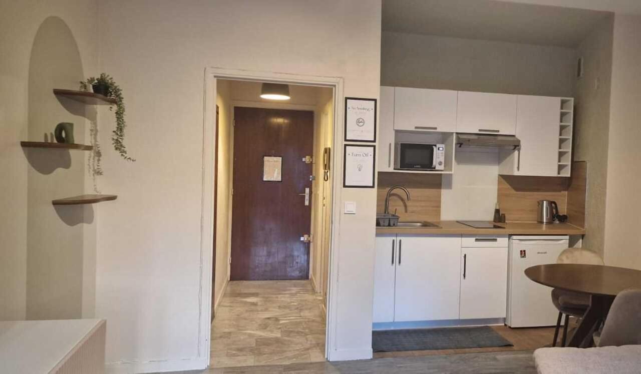 Apartment Relax In Zen Studio, Air Conditioning, Sea On Foot