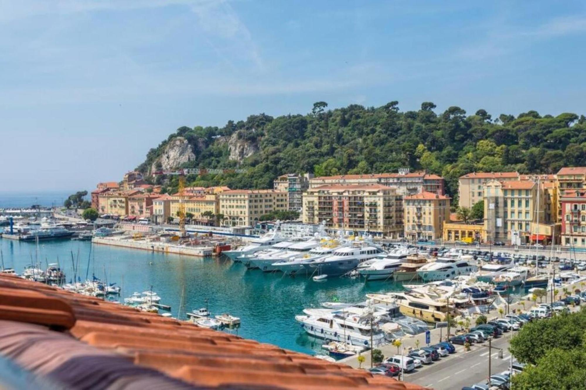 Port 1 - Spacious And Central W Ac On The Port
