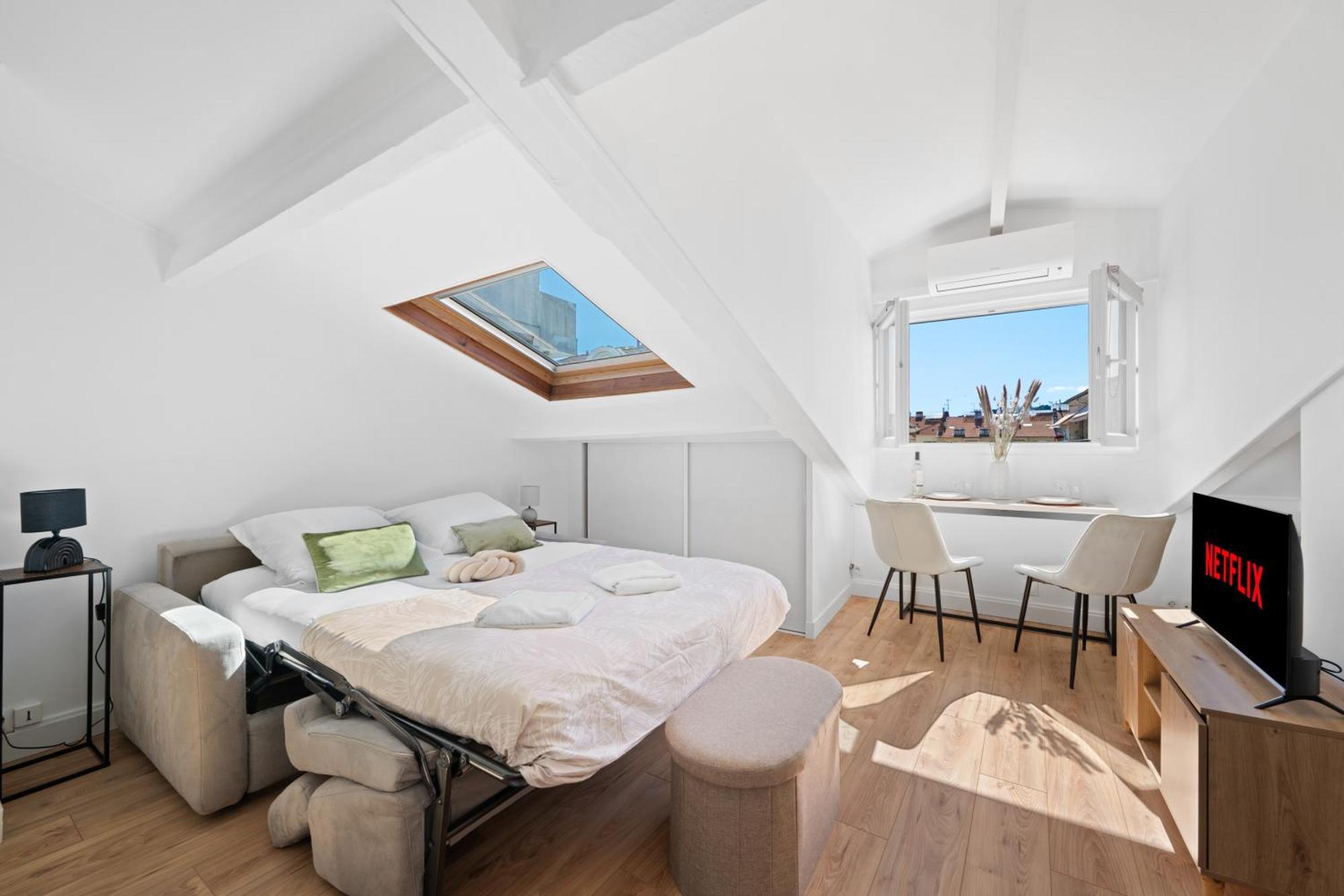 Charme & Soleil Au Dernier Etage Liberation Apartment *