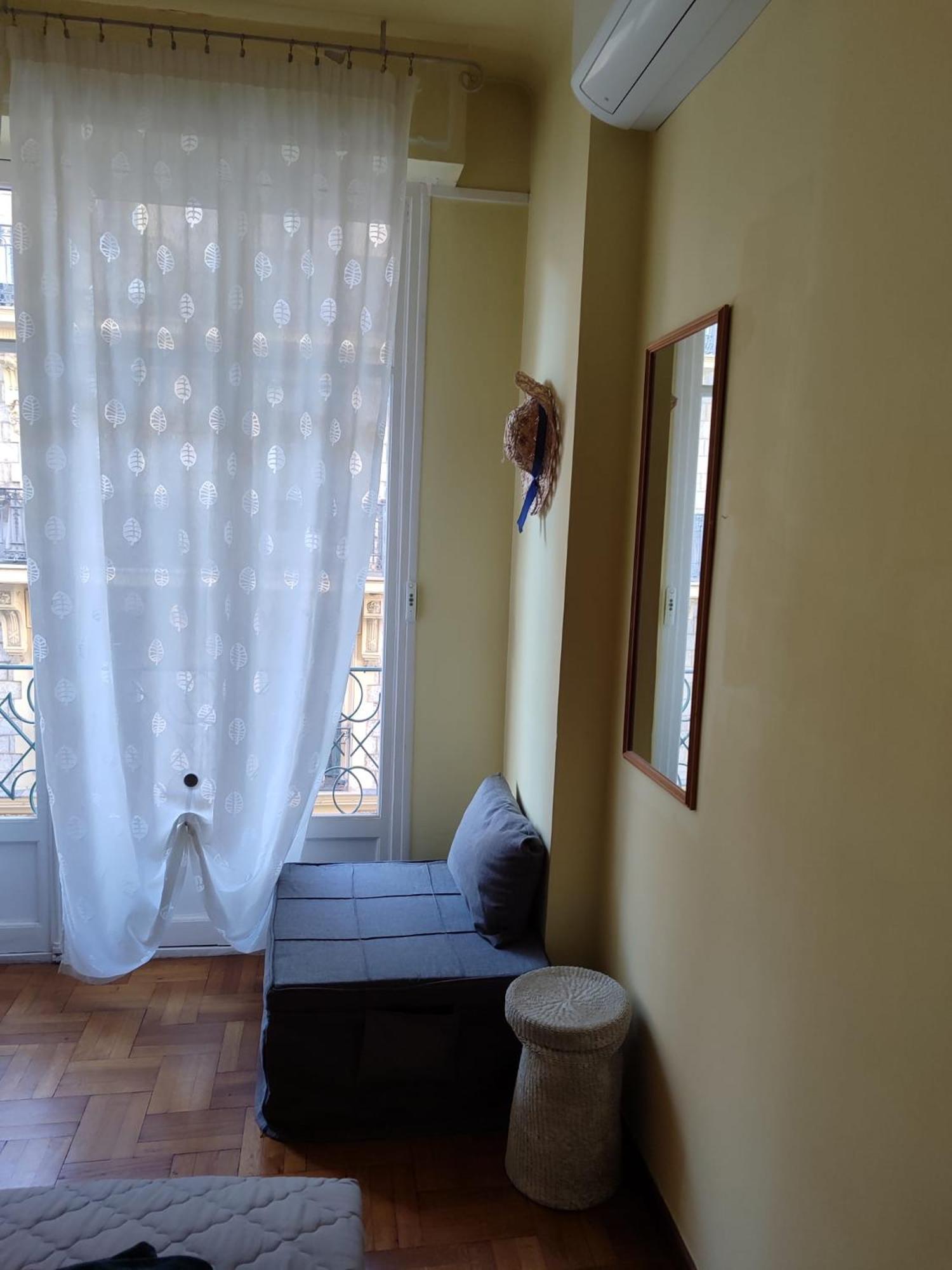 Joli 2 Pieces A 150m De La Apartment