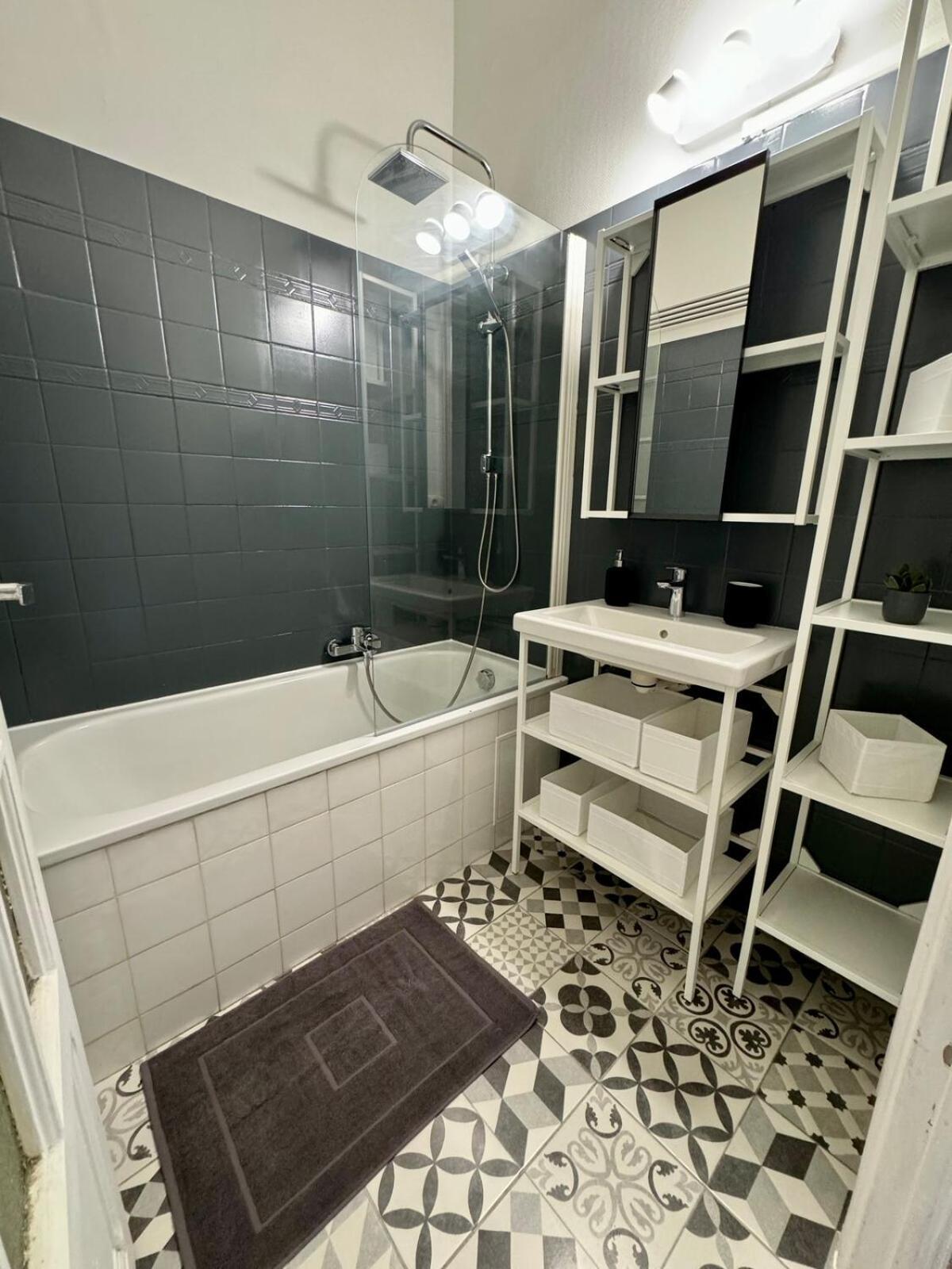 Liberation Cozy In * Nice