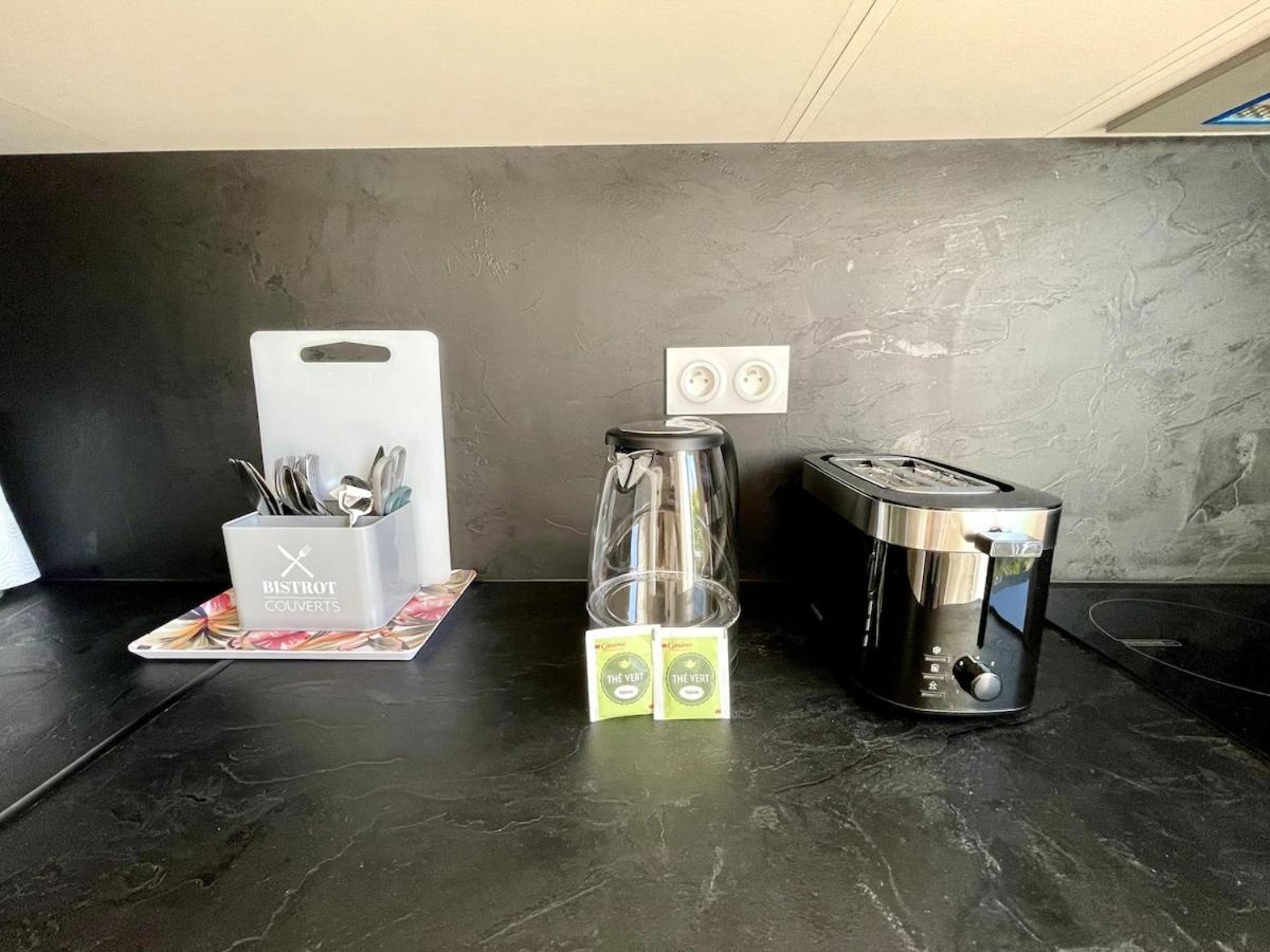 Proche Mer, Avec Terrasse Et Parking Apartment