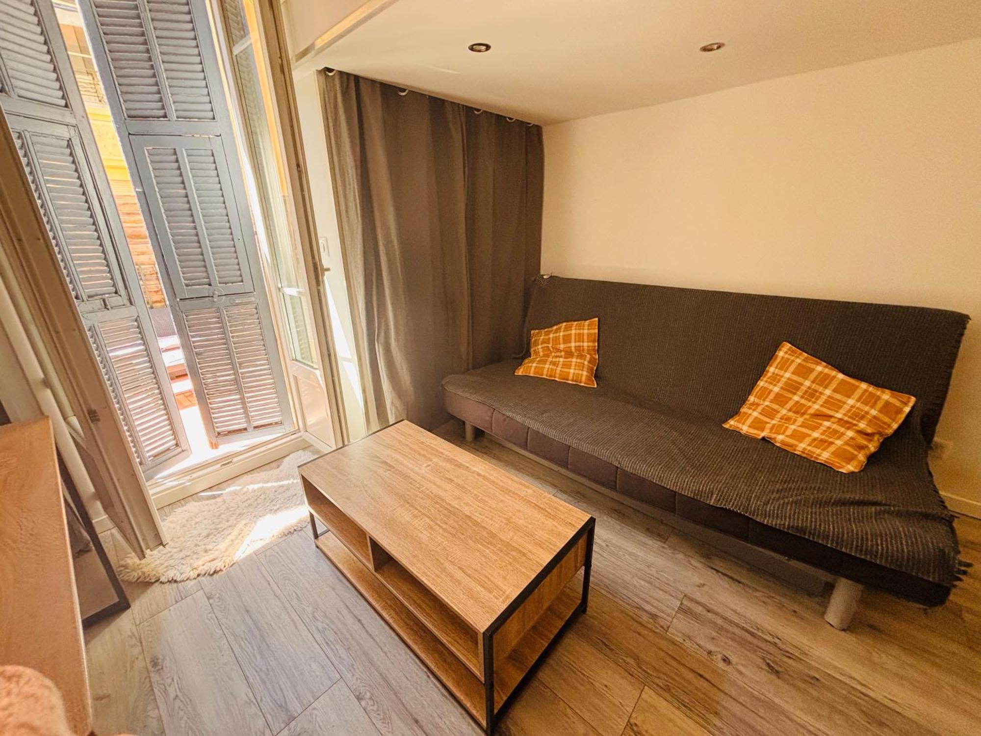 Berlioz Terrasse Apartment *