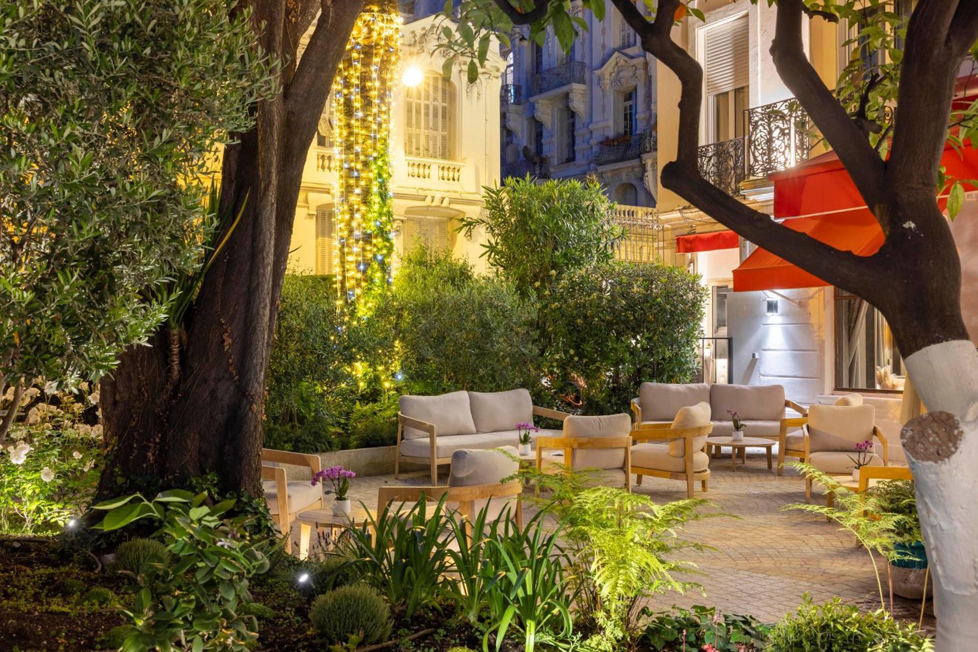Hotel Western Brice Garden 4*