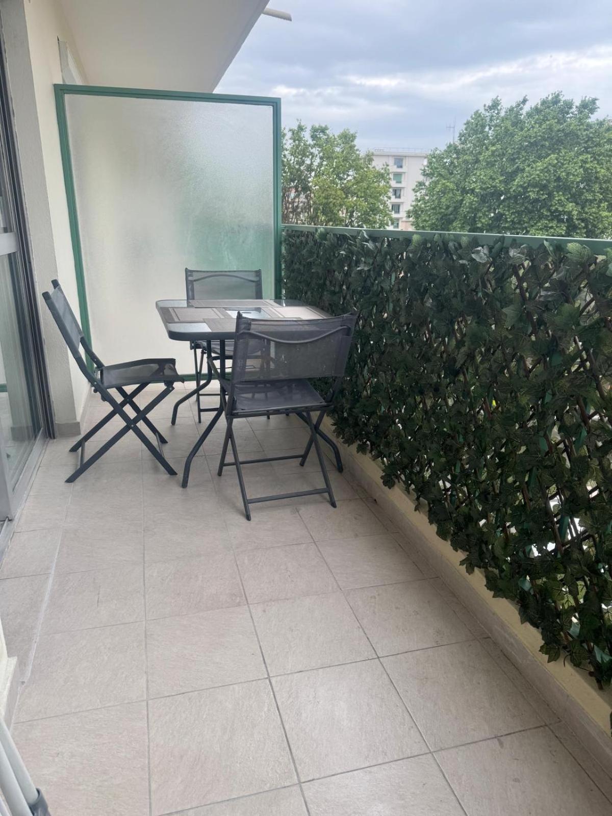 Superbe 2 Pieces A 50 M De La Promenade Des Nice