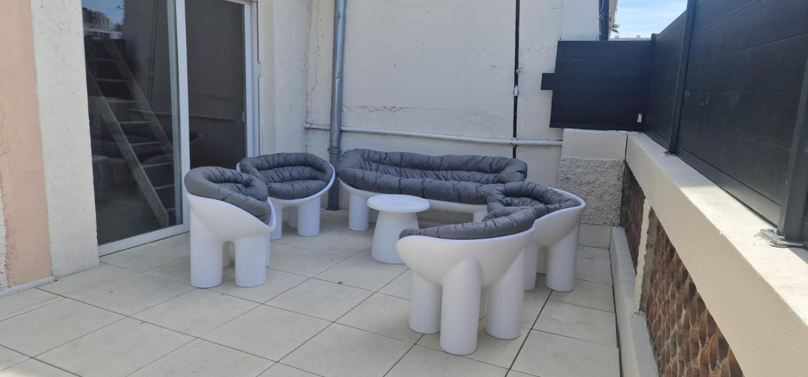 Sunset Atypical With Air Conditioning Nice