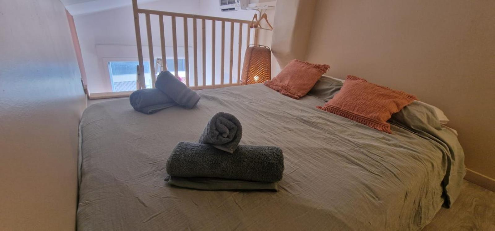 Sunset Atypical With Air Conditioning * Nice