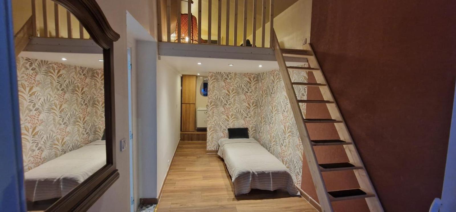 Sunset Atypical With Air Conditioning * Nice