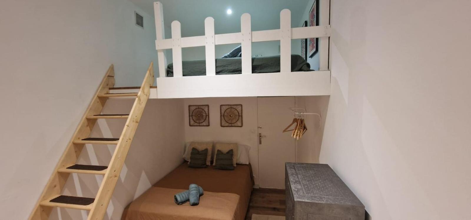 Sunset Atypical With Air Conditioning