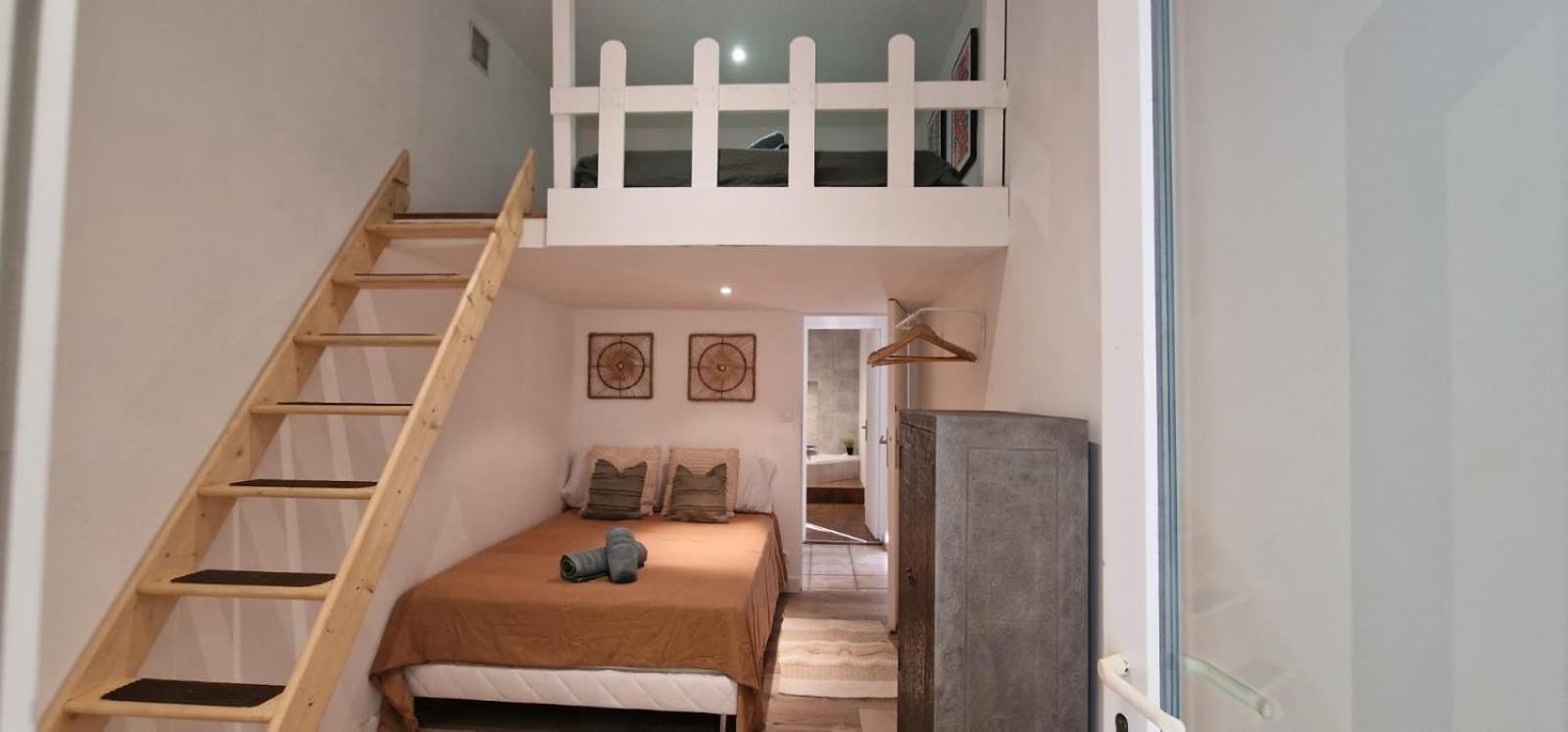 Sunset Atypical With Air Conditioning